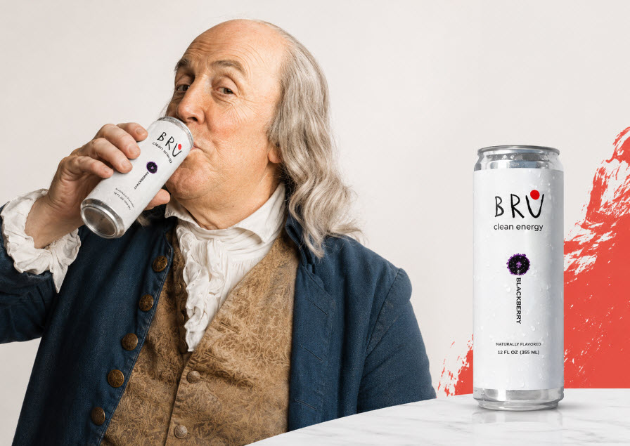 Benjamin Franklin pijący BRŮ z puszki